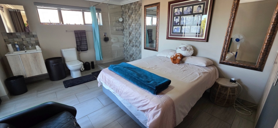 5 Bedroom Property for Sale in Island View Western Cape